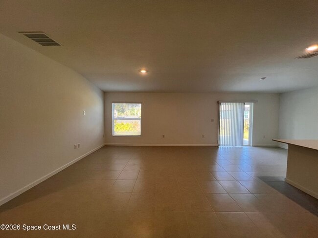 Building Photo - 1541 Newport St SE