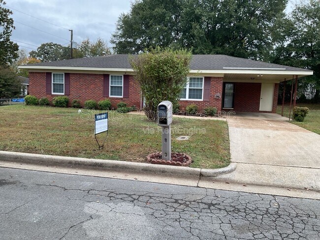 Building Photo - 2511 Evergreen Ave