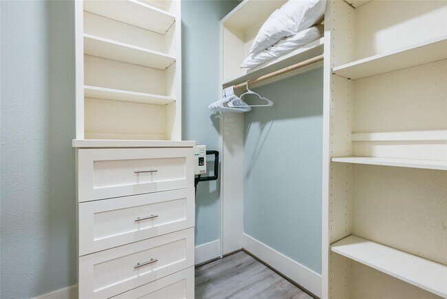 Building Photo - 1208 Avenue K