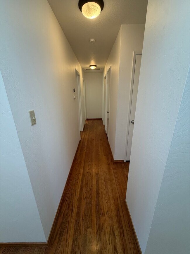 Building Photo - 3 Bedroom | 2 Bathroom | Single Family Home