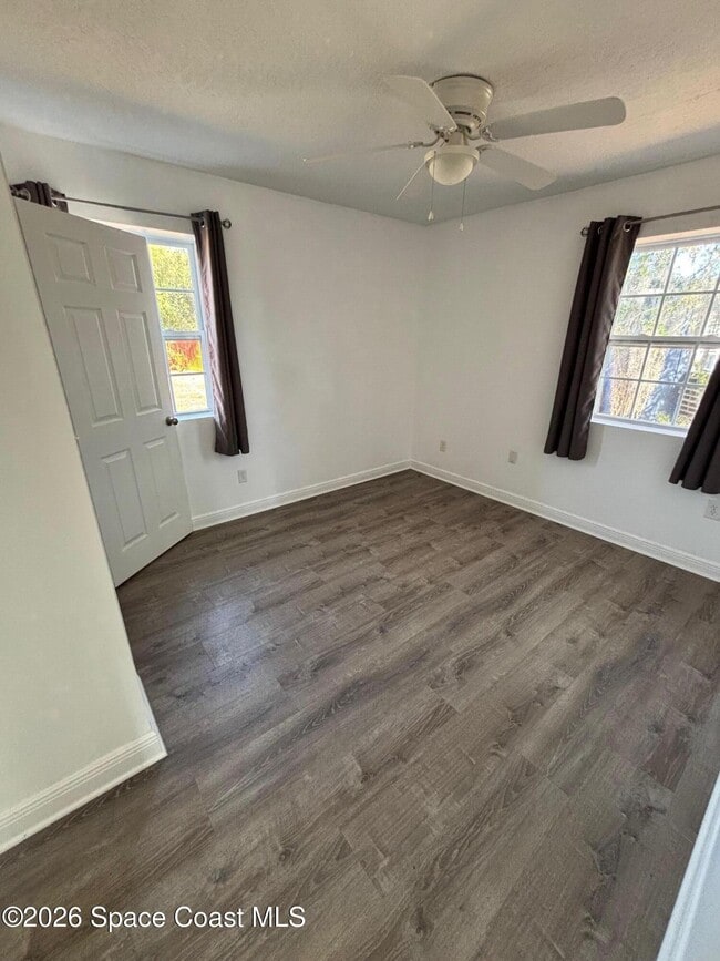 Building Photo - 904 Kensington Dr