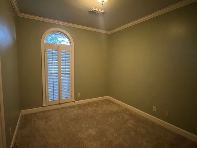 Building Photo - 416 Towne Lake Dr