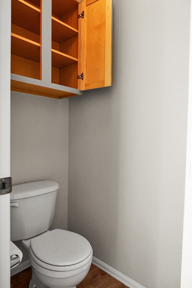 Building Photo - $2,695.00, 4 bed, 3.5 bath, located in Col...