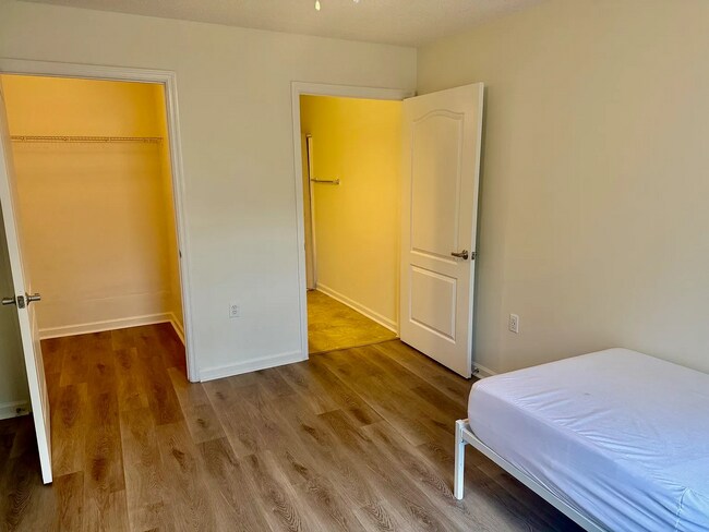 Building Photo - 3 Bed / 3 Bath Condo with Amenities on the 1ST Floor!