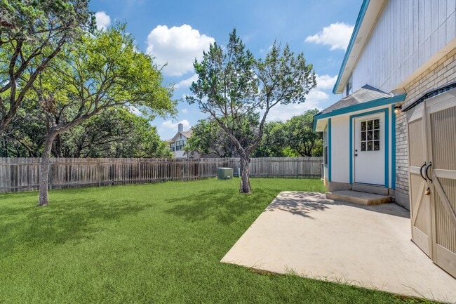 Building Photo - Amazing LOCATION! DeZavala & IH-10 Four Be...