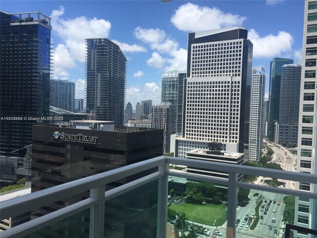 Building Photo - 951 Brickell Ave