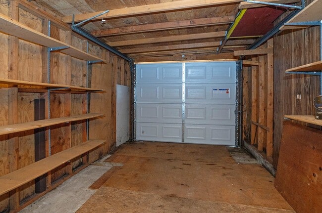 Building Photo - Spacious 4-Bedroom Home with Large Yard, Covered Patio & Garage in Lakewood