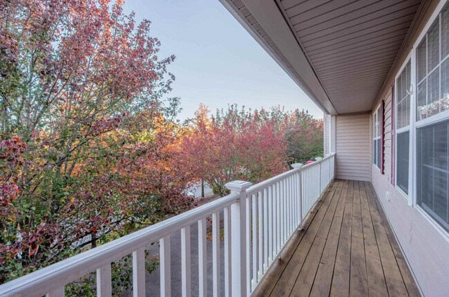 Front Deck - 500 Oaktree Blvd