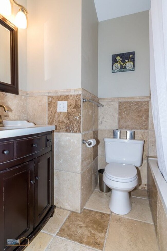 Building Photo - Trailside Living: 5BR Home Steps from Sanitas & Pearl Street