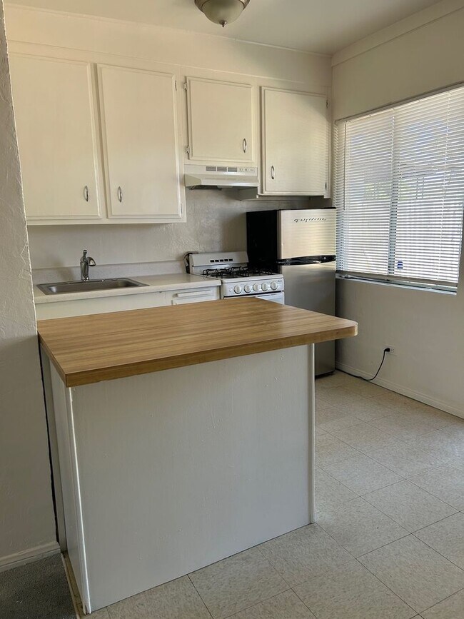 Building Photo - AVAILABLE NOW