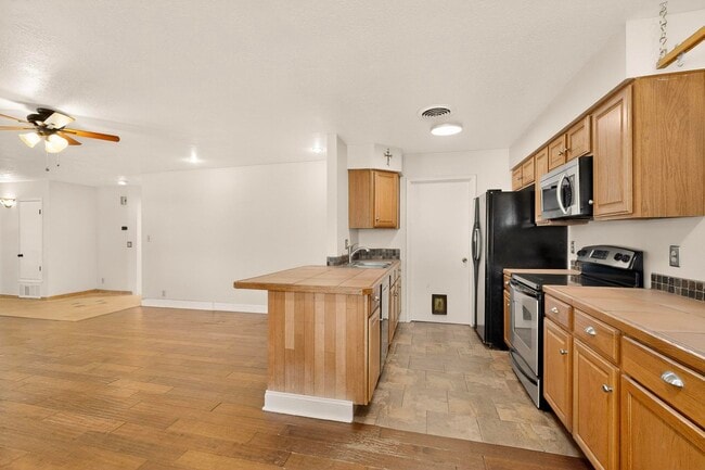 Building Photo - 6500 Martin Ct NE