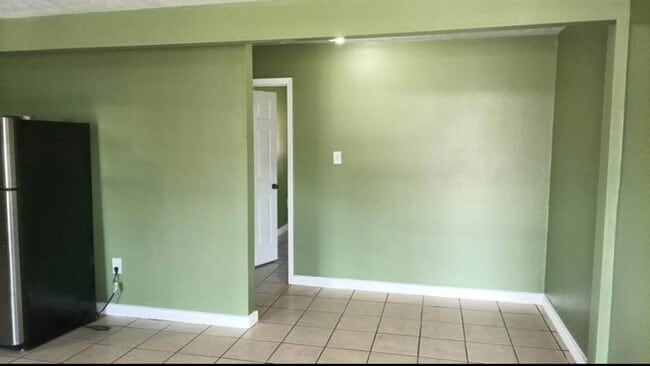 Building Photo - 21558 McKenzie Ln