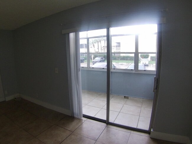 Building Photo - 258 Normandy F