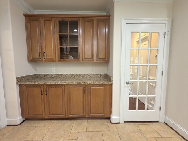 Building Photo - Spacious 4 Bed 5.5 Bath Home in Annandale,...