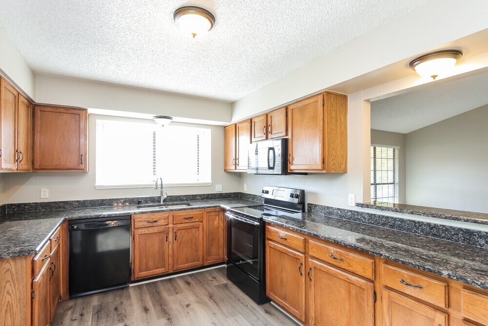Building Photo - 7618 Creek Wood Dr