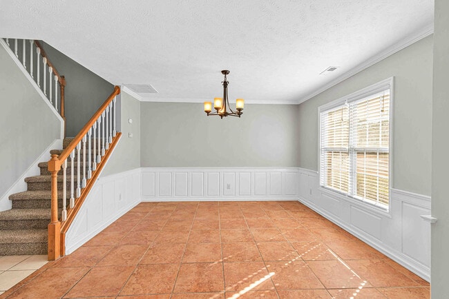 Building Photo - 302 Altavista Loop