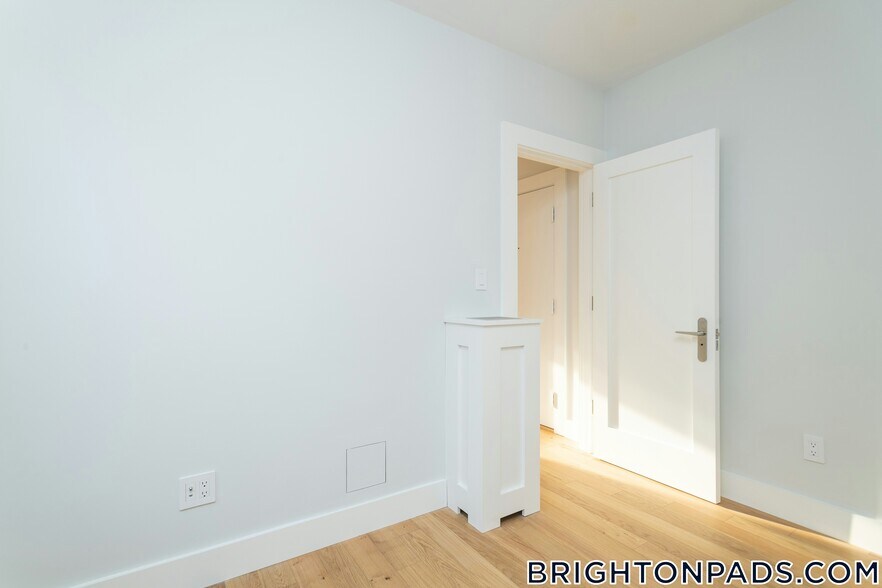 Building Photo - 8 Elko St