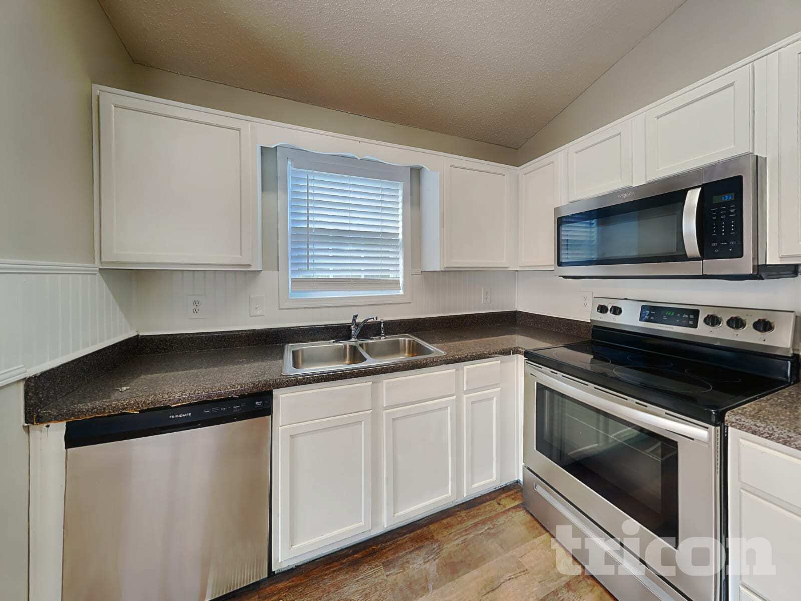 Building Photo - 115 Huntington Way