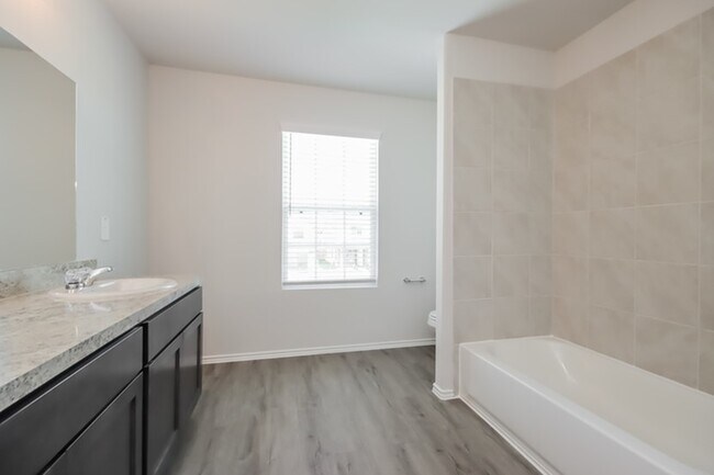 Building Photo - 213 Pronghorn Dr