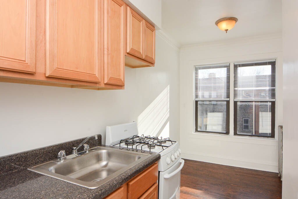 Building Photo - 4646 N Paulina St