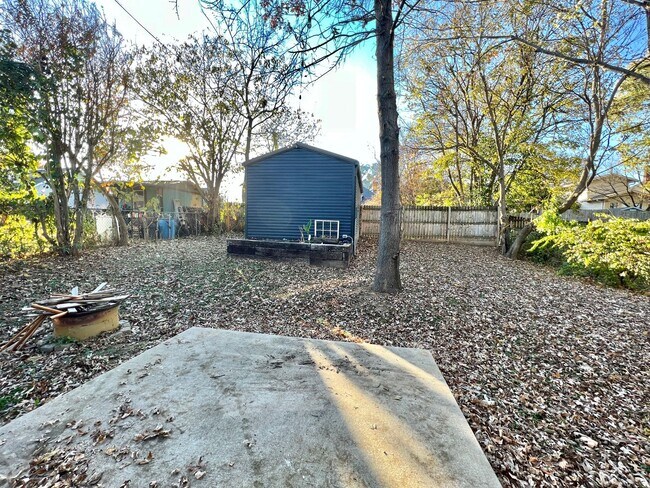 Building Photo - Updated 3 Bed, 2 Bath Cottage in Heart of Lockeland Springs w/ 1 Car Garage