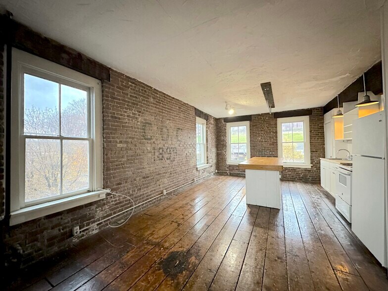 Building Photo - 12 Front St