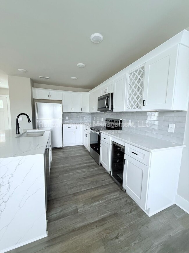 Building Photo - 6560 Bonanza Trail