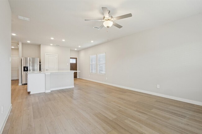 Building Photo - 6006 Alderton Dr