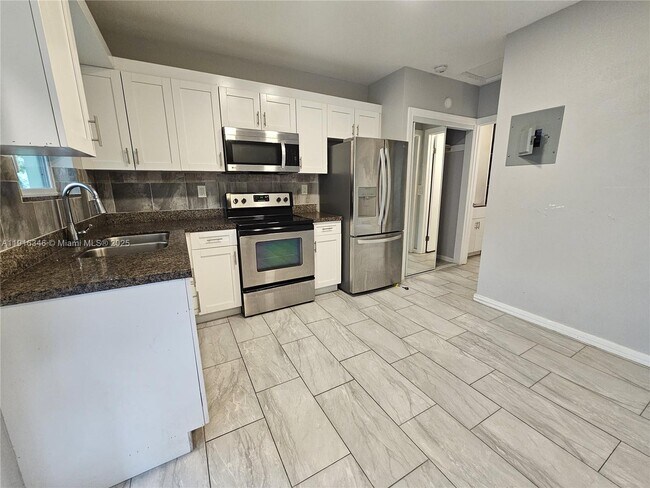 Primary Photo - 950 NW 5th St