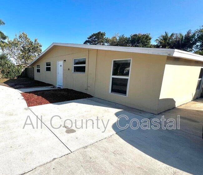 Primary Photo - 226 E Gateway Blvd