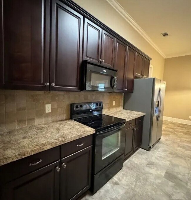 Building Photo - Beautiful Home in Deer Creek