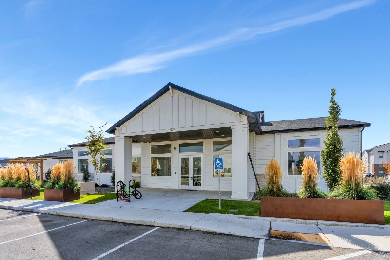 Building Photo - 1933 4260 W