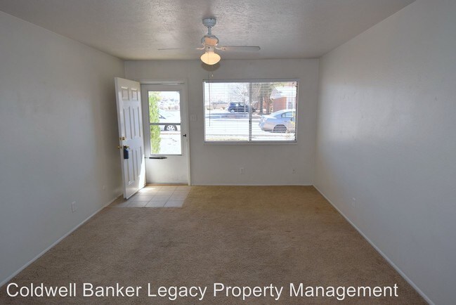 Building Photo - 9408 Candelaria Rd NE