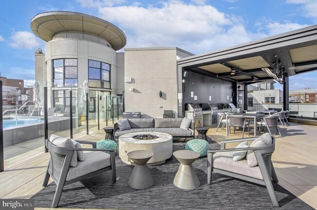 Building Photo - 1021 N Garfield St