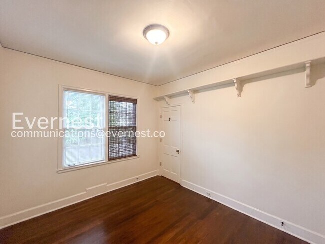 Building Photo - 756 S Willett St