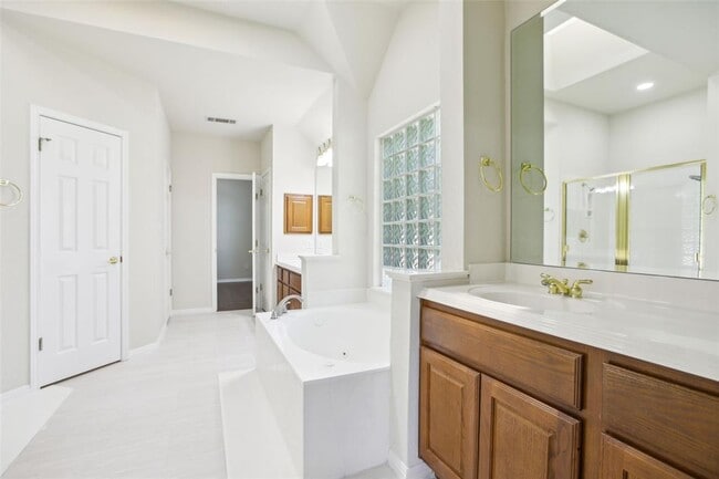 Building Photo - 10120 Treasure Island Dr