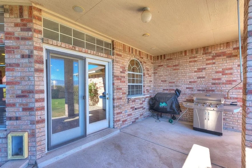 Building Photo - 9216 Saguaro St NW