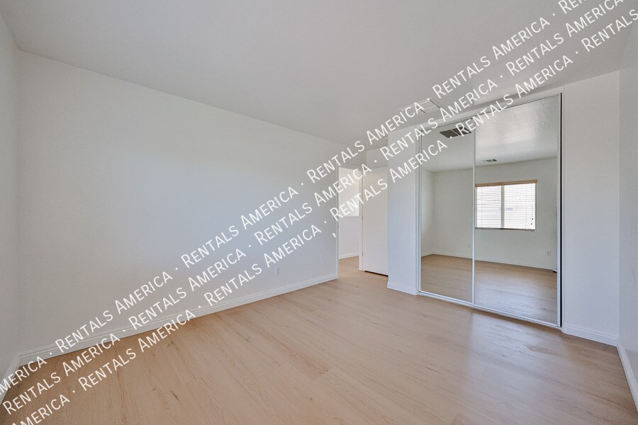 Building Photo - 11627 W Cheryl Dr