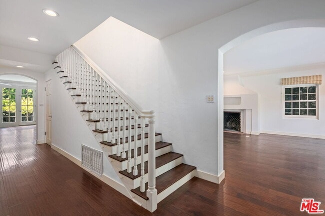 Building Photo - 139 S Anita Ave