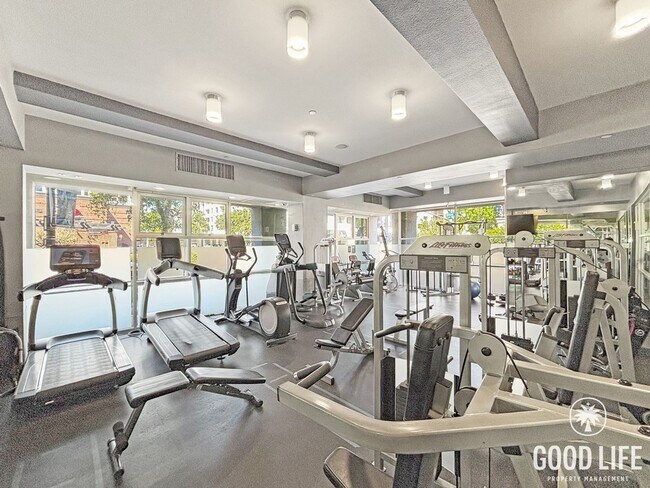 Building Photo - Sleek 1B/1BA Condo in the Heart of Marina District with A/C, In-Unit W/D & Reserved Parking!