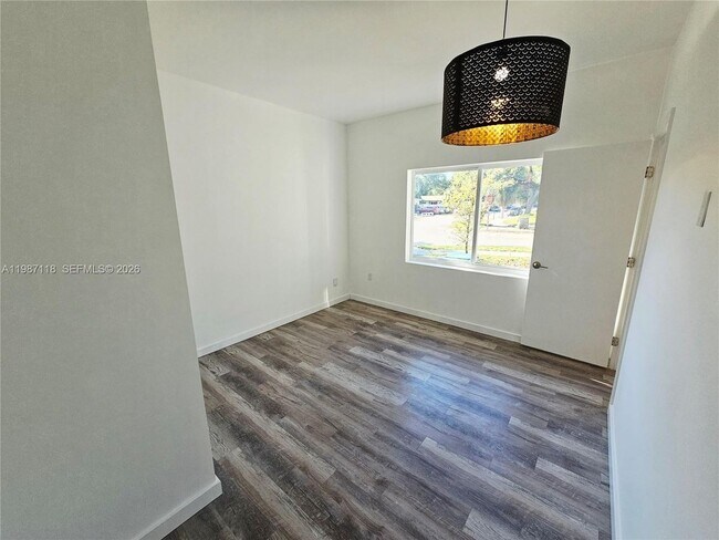 Building Photo - 127 NE 184th Terrace