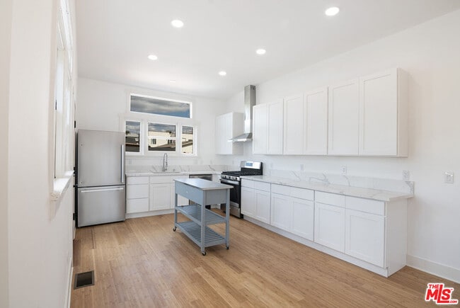 Building Photo - 2507 1st St