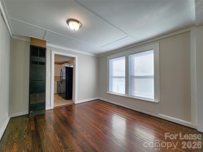 Building Photo - 317 Westview St