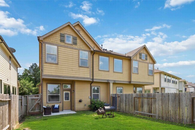 Building Photo - 323 Biltmore Loop