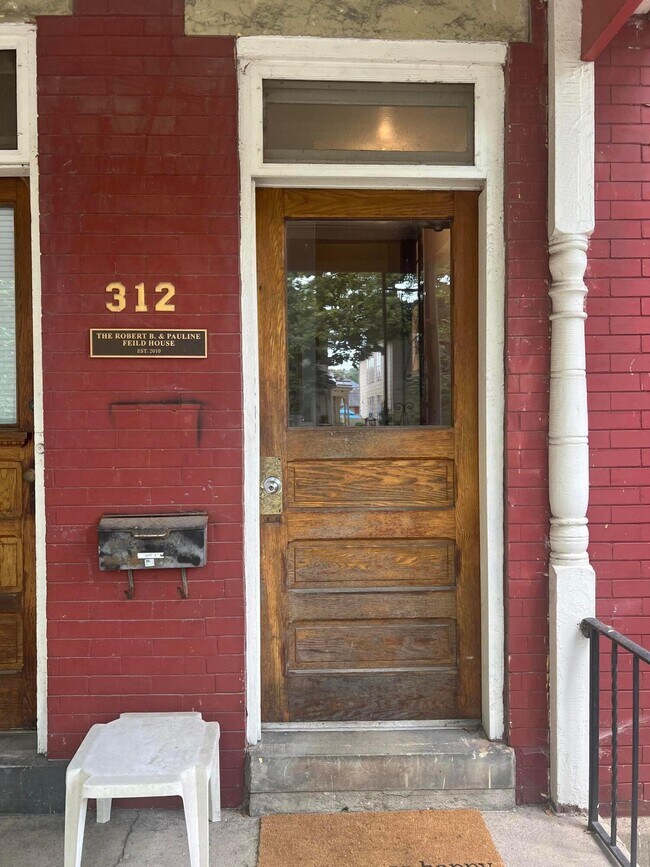 Building Photo - 312 W 7th Ave