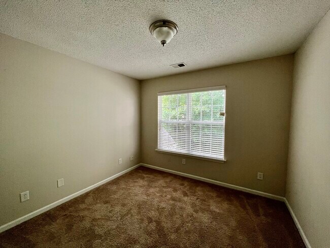 Building Photo - 8433 Southgate Commons Dr