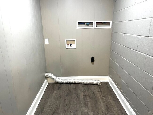 Building Photo - 112 Circle Hill Dr