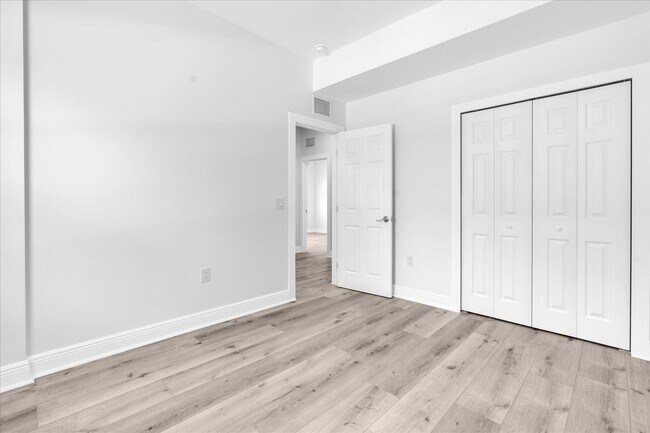 Building Photo - 705 S Orange Ave