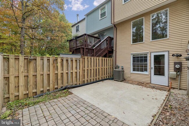 Building Photo - 8474 Sugar Creek Ln