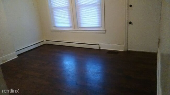 Building Photo - 4 br, 1 bath Townhome - 770 Kohn St